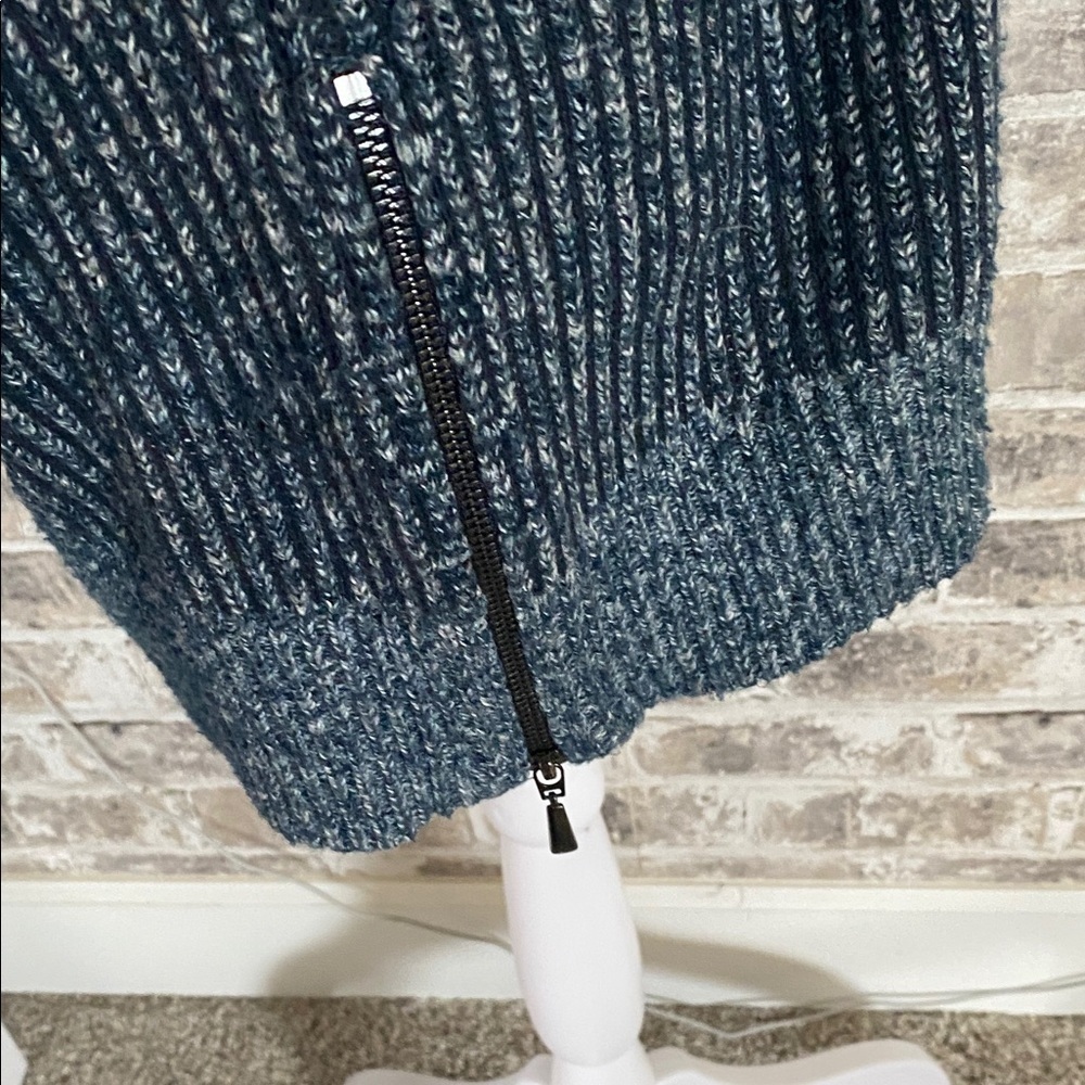 Leo & Nicole Cozy Blue Cowl Neck Oversized Sweater. Size S. - Picture 6 of 16